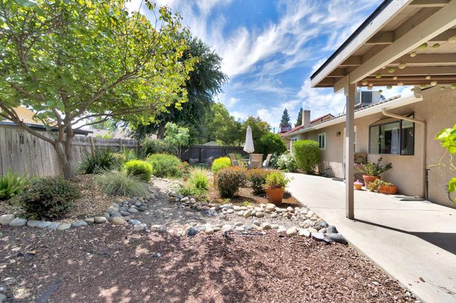 2700 Driftwood Dr, Madera, CA 93637