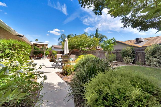 2700 Driftwood Dr, Madera, CA 93637