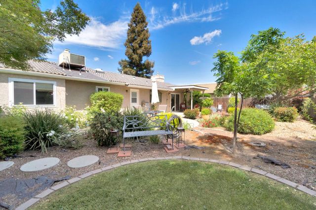 2700 Driftwood Dr, Madera, CA 93637