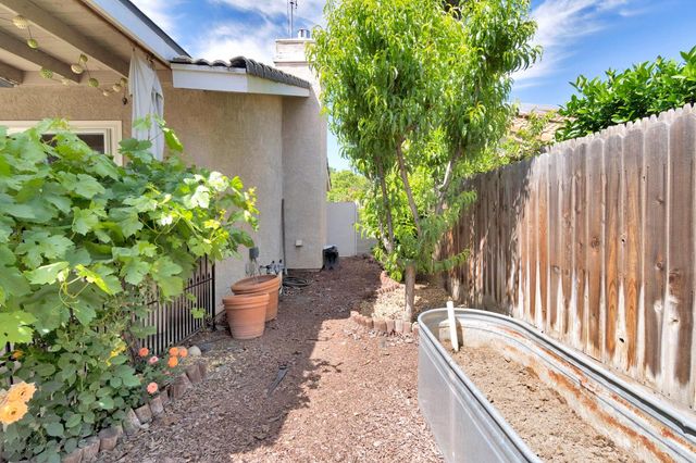 2700 Driftwood Dr, Madera, CA 93637