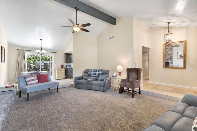 2700 Driftwood Dr, Madera, CA 93637