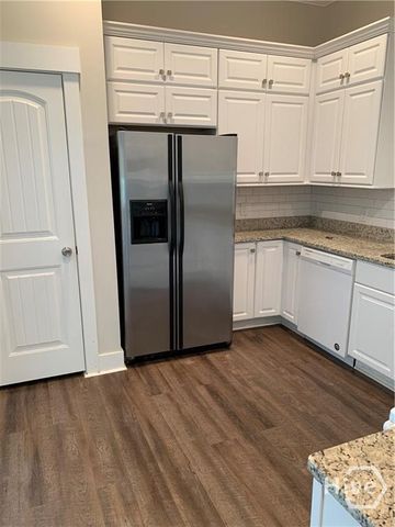 523 W 44th Street, Savannah, GA 31405