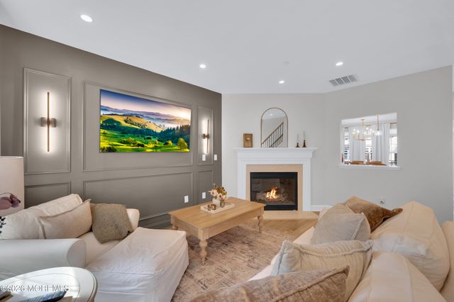 41 W Aspen Way, Aberdeen, NJ 07747