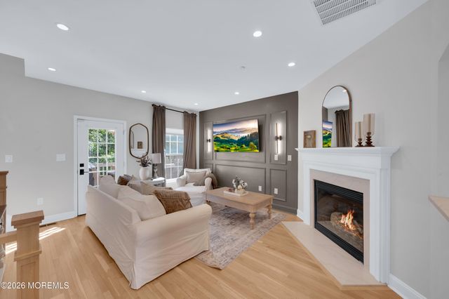 41 W Aspen Way, Aberdeen, NJ 07747