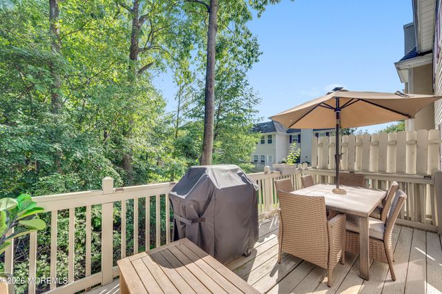 41 W Aspen Way, Aberdeen, NJ 07747