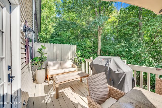41 W Aspen Way, Aberdeen, NJ 07747