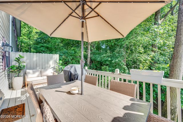 41 W Aspen Way, Aberdeen, NJ 07747