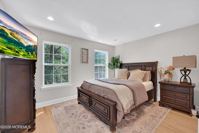 41 W Aspen Way, Aberdeen, NJ 07747