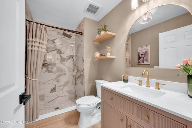 41 W Aspen Way, Aberdeen, NJ 07747