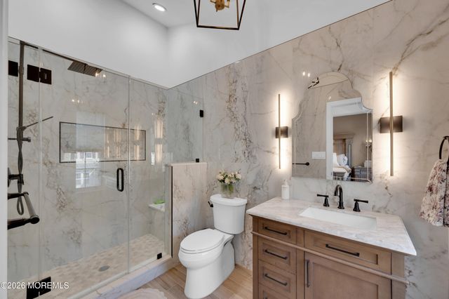 41 W Aspen Way, Aberdeen, NJ 07747