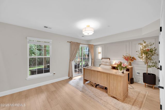 41 W Aspen Way, Aberdeen, NJ 07747