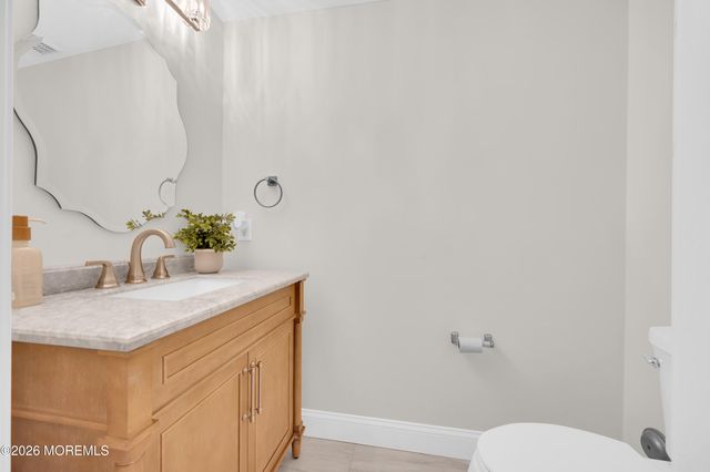 41 W Aspen Way, Aberdeen, NJ 07747