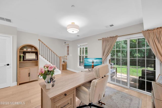 41 W Aspen Way, Aberdeen, NJ 07747