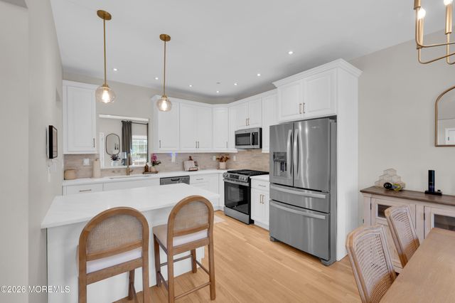 41 W Aspen Way, Aberdeen, NJ 07747