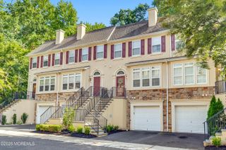 41 W Aspen Way, Aberdeen, NJ 07747