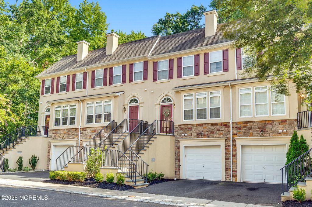 41 W Aspen Way, Aberdeen, NJ 07747