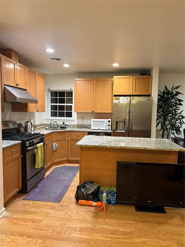 2-16A Constitution Place, College Point, NY 11356