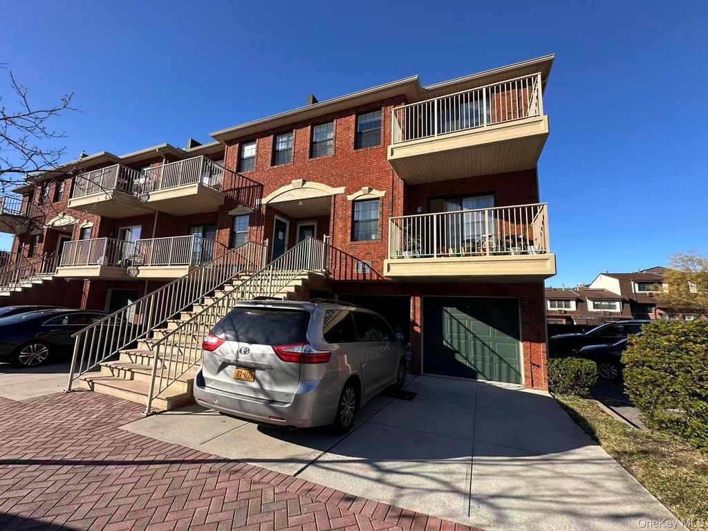 2-16A Constitution Place, College Point, NY 11356