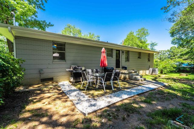 1506 Bassett Road, Palestine, TX 75803