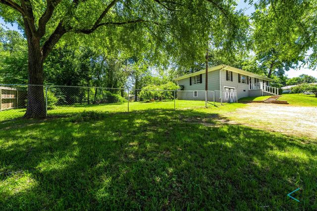 1506 Bassett Road, Palestine, TX 75803