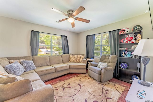 1506 Bassett Road, Palestine, TX 75803