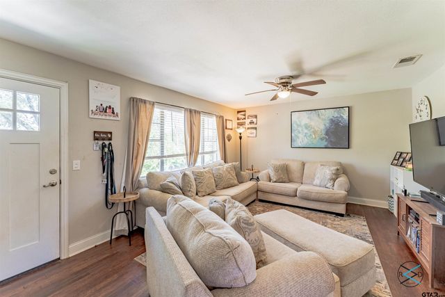 1506 Bassett Road, Palestine, TX 75803