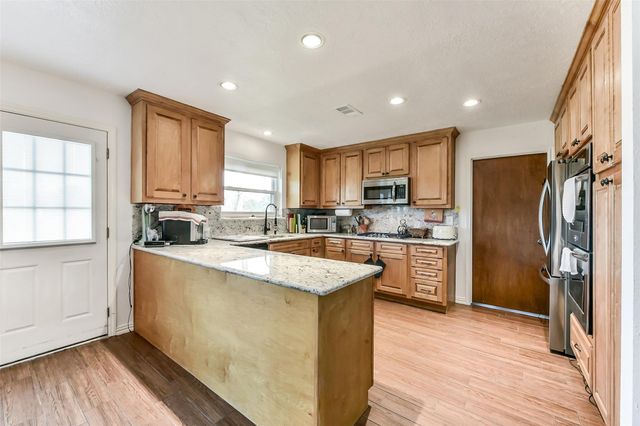 15907 Diana Lane, Houston, TX 77062