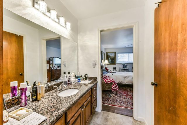 15907 Diana Lane, Houston, TX 77062