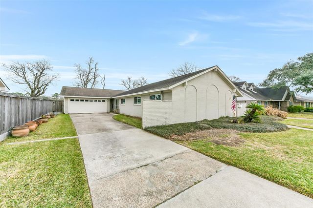 15907 Diana Lane, Houston, TX 77062