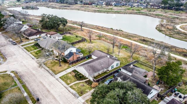 15907 Diana Lane, Houston, TX 77062