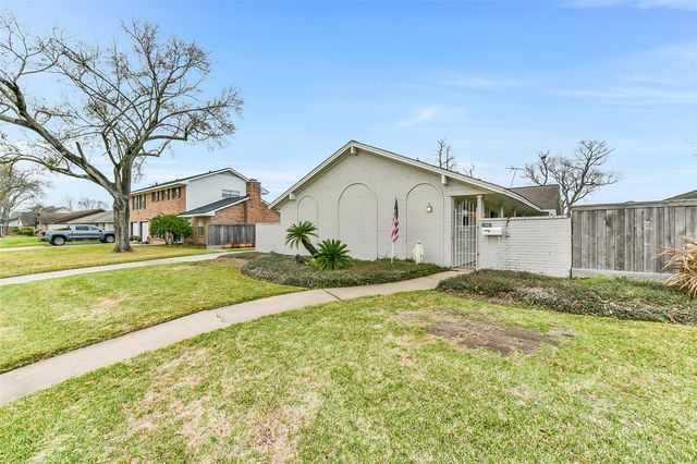 15907 Diana Lane, Houston, TX 77062