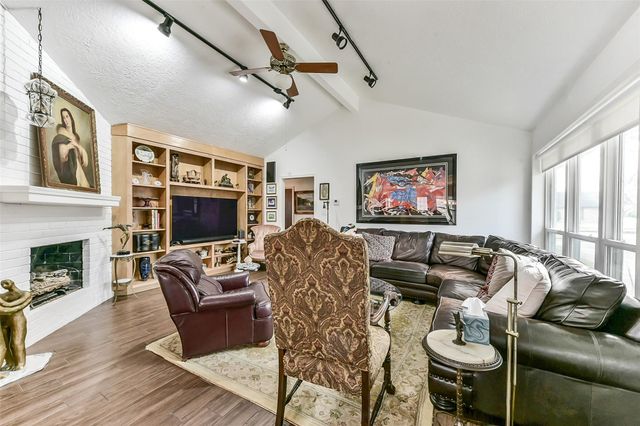 15907 Diana Lane, Houston, TX 77062