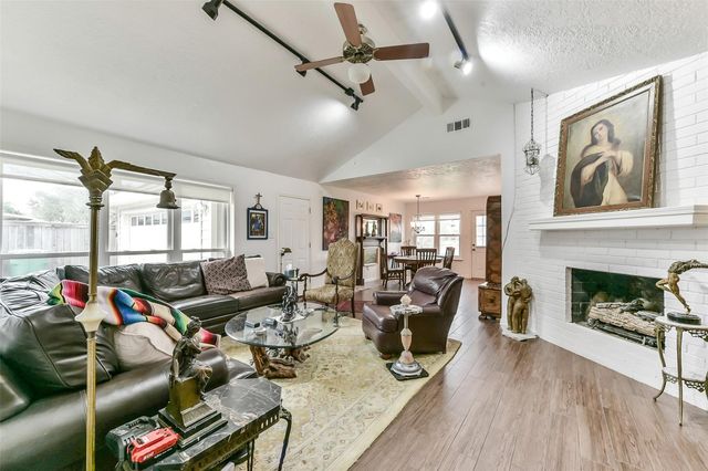 15907 Diana Lane, Houston, TX 77062