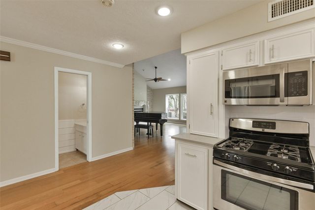 20 Golfview Manor Road, Huntsville, TX 77340