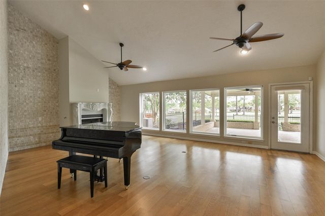 20 Golfview Manor Road, Huntsville, TX 77340