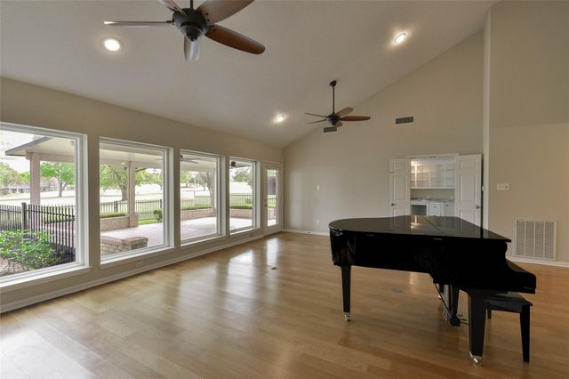 20 Golfview Manor Road, Huntsville, TX 77340