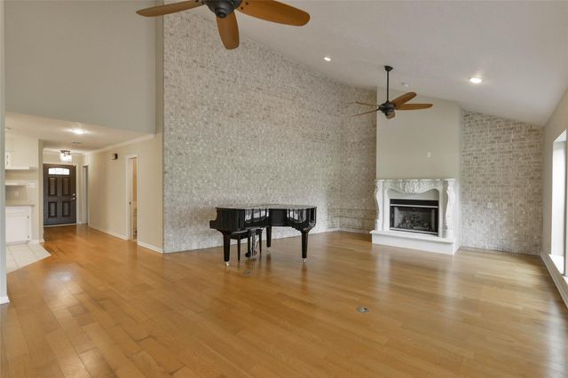 20 Golfview Manor Road, Huntsville, TX 77340