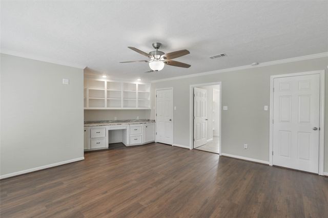 20 Golfview Manor Road, Huntsville, TX 77340