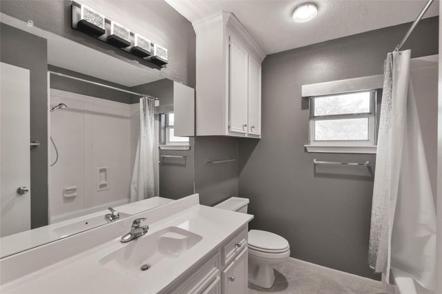 20 Golfview Manor Road, Huntsville, TX 77340