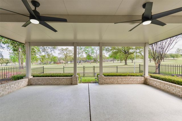 20 Golfview Manor Road, Huntsville, TX 77340