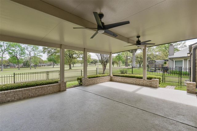 20 Golfview Manor Road, Huntsville, TX 77340