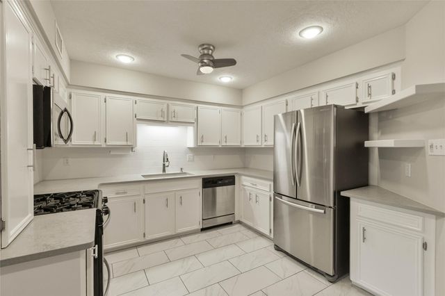 20 Golfview Manor Road, Huntsville, TX 77340