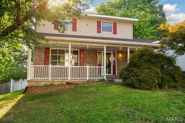 30 Williamsburg Lane, Glen Carbon, IL 62034