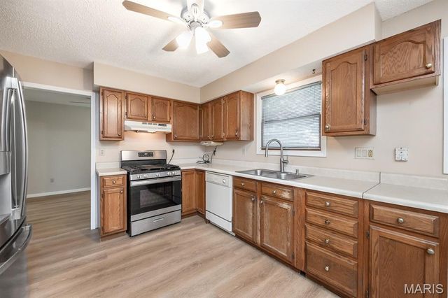 30 Williamsburg Lane, Glen Carbon, IL 62034