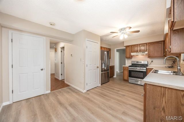 30 Williamsburg Lane, Glen Carbon, IL 62034