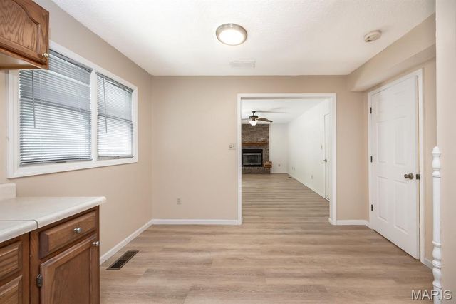 30 Williamsburg Lane, Glen Carbon, IL 62034