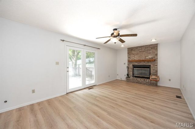 30 Williamsburg Lane, Glen Carbon, IL 62034