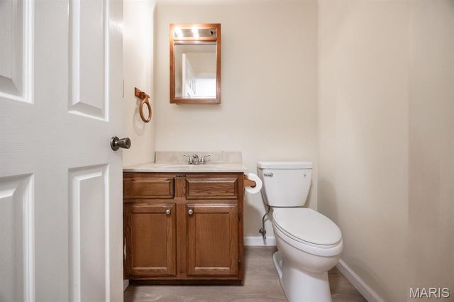 30 Williamsburg Lane, Glen Carbon, IL 62034
