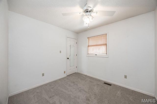 30 Williamsburg Lane, Glen Carbon, IL 62034