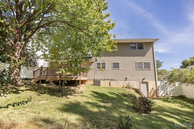 30 Williamsburg Lane, Glen Carbon, IL 62034